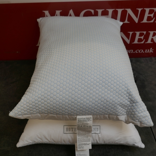 5042 - Two Hotel Grand reversible cooling pillows (399-198) *This lot is subject to VAT