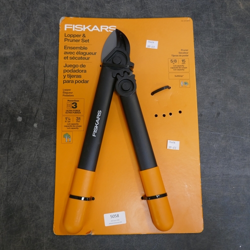 5058 - A Fiskars lopper/pruner set (399-412) *This lot is subject to VAT