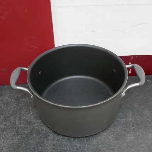5062 - A Circulon scratch defence cookware set,  RRP £169.99 + VAT (399-33) *This lot is subject to VAT
