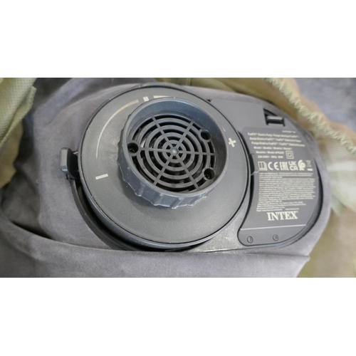 5071 - A Intex queen airbed with built in pump  (399-399) *This lot is subject to VAT