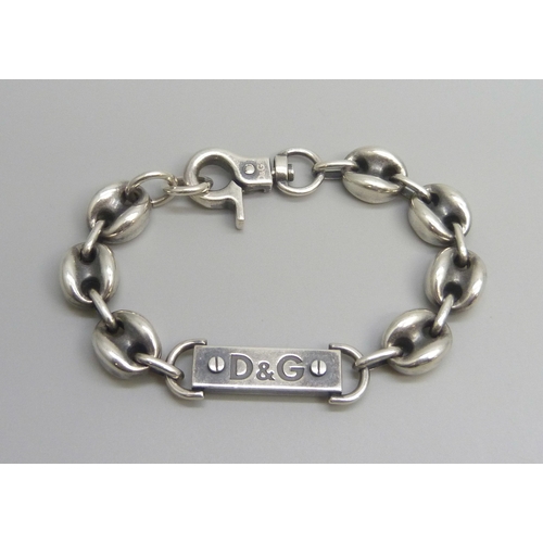 Lot 7058      