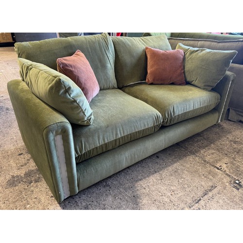 Lot 3099      