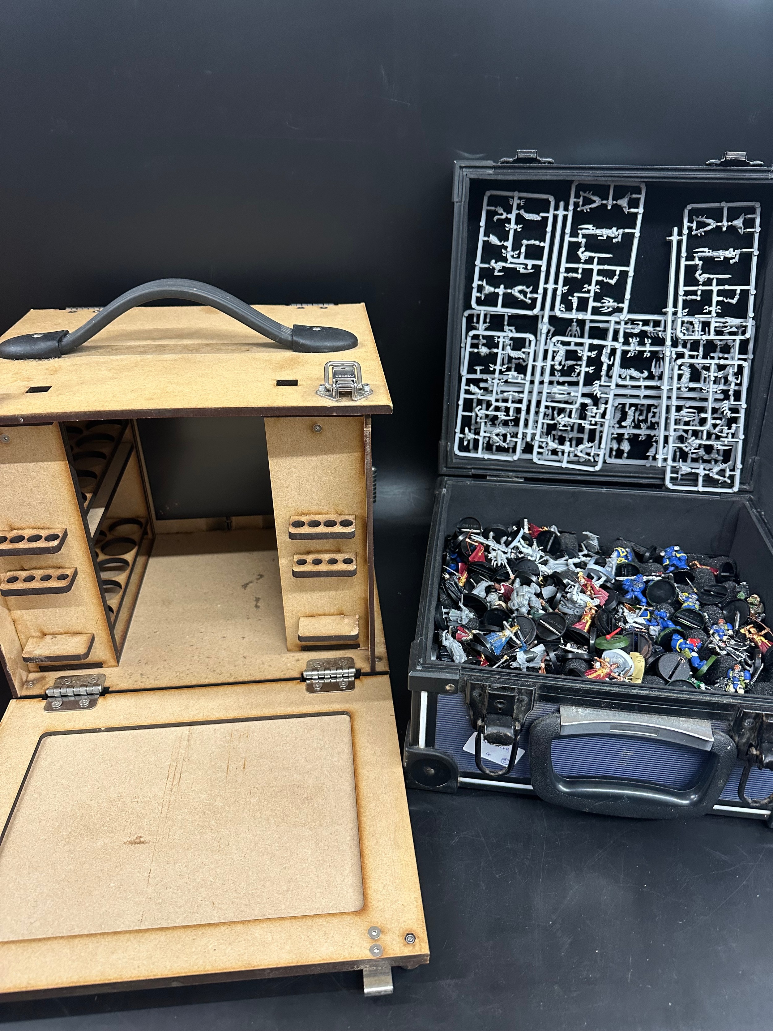 Assorted collection of Warhammer figures and a Warhammer carry case ...