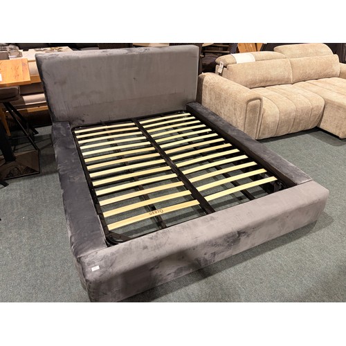 Lot 3035      