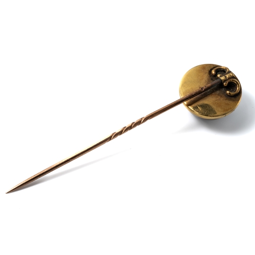 19 - A Victorian reverse carved intaglio tie pin, in yellow gold mounts, set with an Essex crystal intagl... 