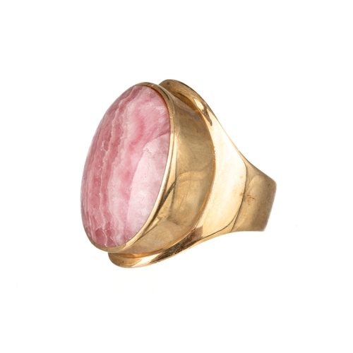 79 - A 9ct yellow gold and rhodochrosite oval dress ring, ring size O1/2, total gross weight approx 15.3g