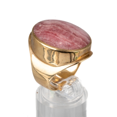 79 - A 9ct yellow gold and rhodochrosite oval dress ring, ring size O1/2, total gross weight approx 15.3g