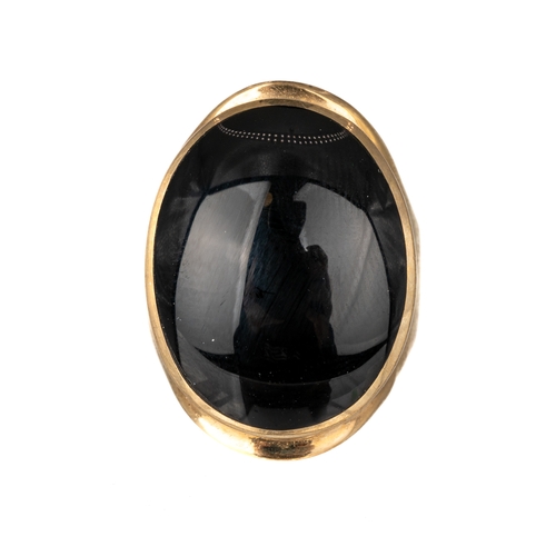 80 - A 9ct yellow gold and onyx dress ring, size O1/2, total gross weight approx 12.4g