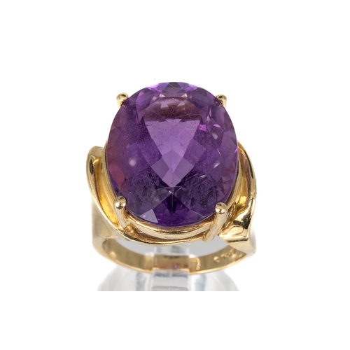 81 - A 10k yellow gold and amethyst dress ring, the large oval amethyst approx 20 x 15 x 10mm, ring size ... 