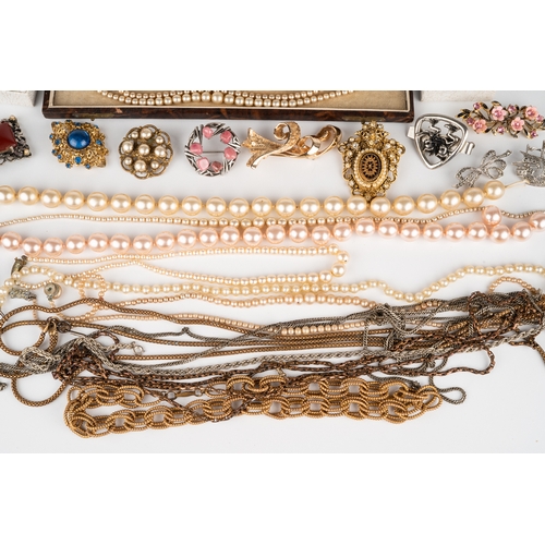 103 - A collection of costume jewellery, including an Edwardian 9ct gold and peridot brooch (af), approx 2... 