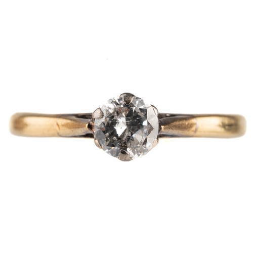 105 - An 18ct yellow gold and diamond solitaire ring, the round brilliant cut diamond approx 0.25ct, ring ... 