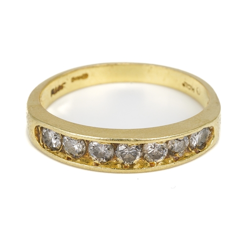 109 - An 18ct yellow gold and diamond seven stone half eternity ring, total diamond weight approx 0.35ct, ... 