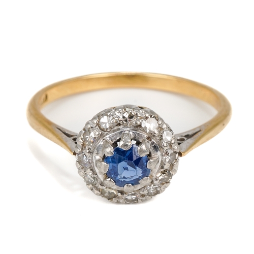 122 - An Edwadian 18ct yellow gold sapphire and diamond cluster ring, size M1/2, total gross weight approx... 