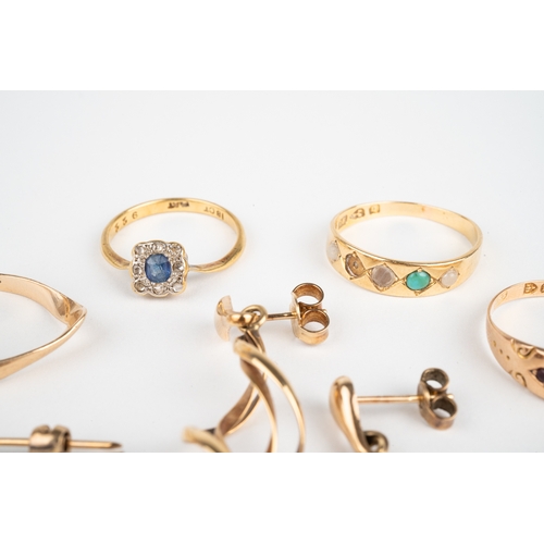 136 - A collection of gold jewellery, including a pair of 22ct gold stud earrings, approx 1.3g; a 15ct gol... 