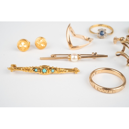 136 - A collection of gold jewellery, including a pair of 22ct gold stud earrings, approx 1.3g; a 15ct gol... 