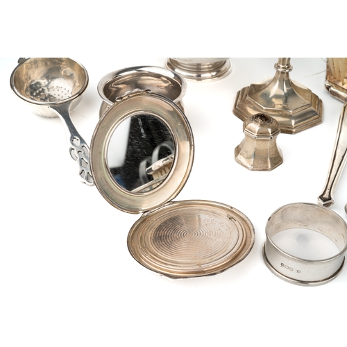 183 - A collection of silver, including a George V silver pedestal bowl, Chester 1935; a George V silver t... 