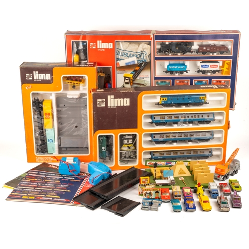 261 - A collection of boxed Lima model trains and associated model railway furniture and die cast cars. Tr... 