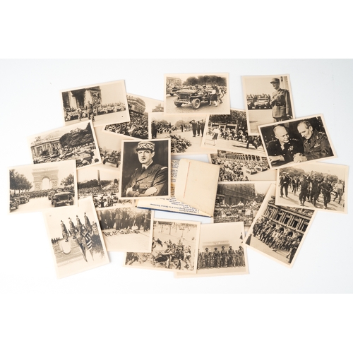 304 - A set of 20 photographic cards, 'Libération De Paris' 19-26 Aug 1944