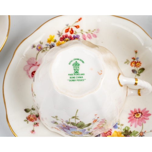 396 - Royal Crown Derby Posie pattern (1box)