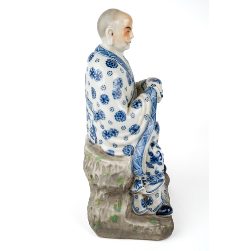 417 - A late 18th/ early 19th century Chinese porcelain hand painted blue and white figure of a seated man... 