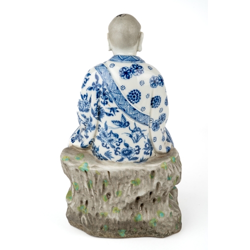 417 - A late 18th/ early 19th century Chinese porcelain hand painted blue and white figure of a seated man... 