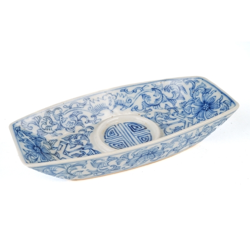 425 - A Chinese blue and white rectangular dish, painted with foliate scrolls, mark to base, approx 15.3cm