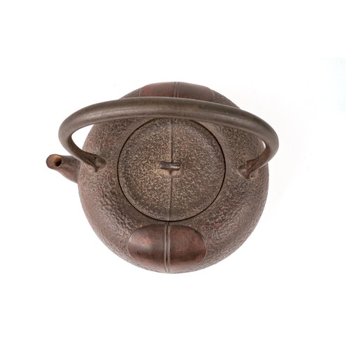 548 - Cast iron Japanese tea kettle with cast character mark to base , approx. 17 cm tall with handle