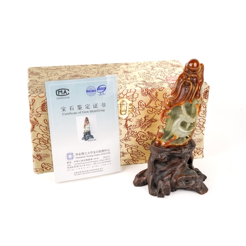 553 - A Chinese carved jade figure, depicting an elder, approx 12cm high, approx 277g, boxed with paperwor... 