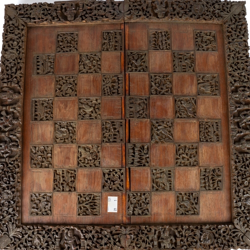 564 - Anglo Indian folding chess, backgamon board. Sandalwood lined. With Vizagapatam ivory inlay decorati... 