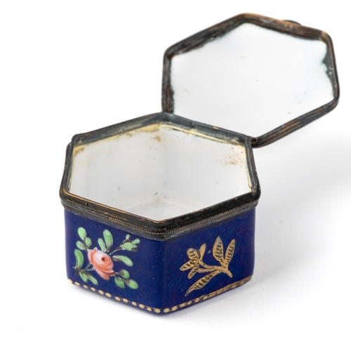 599 - Bilston enamel patch / pill box. Enamelled with floral decoration