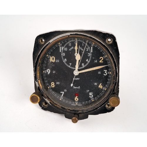 677 - Aviation Interest - WWII era - A Smiths Time of Trip aircraft clock, subsidiary time and seconds, fl... 