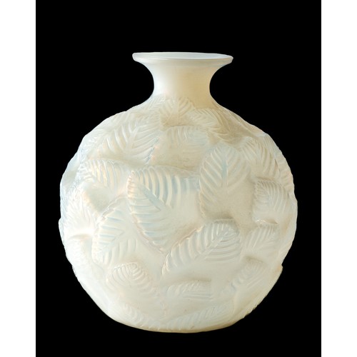 500 - René Lalique (French 1860-1945), Ormeaux vase, NO. 984, circa 1926, signed and numbered to base 'R. ... 