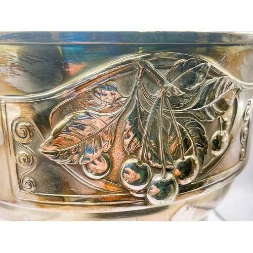 213 - A large antique silver plated champagne bucket, for Bercy & Co. Epernay, 24.5cm high