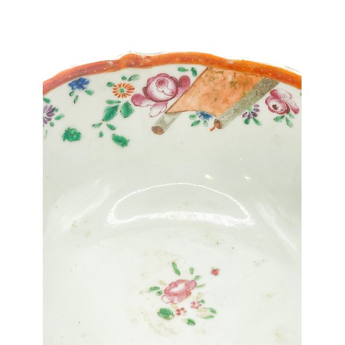 424 - A Chinese famille rose bowl, wavy rim, enamelled with flowers and foliage, approx 14cm diam, 7cm hig... 