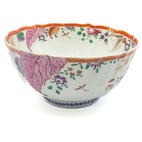 424 - A Chinese famille rose bowl, wavy rim, enamelled with flowers and foliage, approx 14cm diam, 7cm hig... 