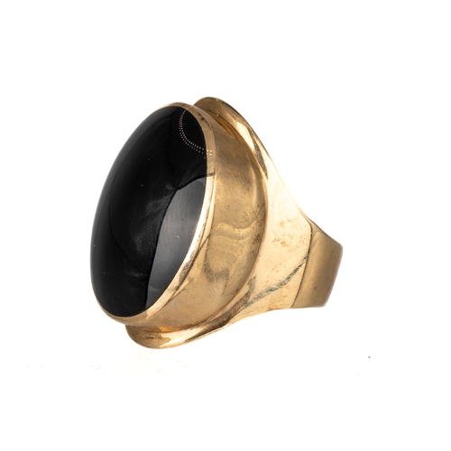 6 - A 9ct yellow gold and onyx dress ring, size O1/2, total gross weight approx. 12.4g