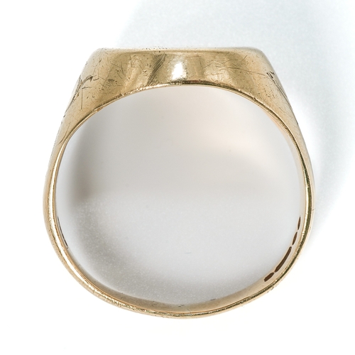 17 - A 9ct yellow gold gent's signet ring, size U1/2, total gross weight approx 7.4g