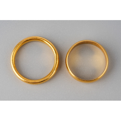 41 - Two 22ct gold rings, size S and Q, total gross weight approx 13.9g