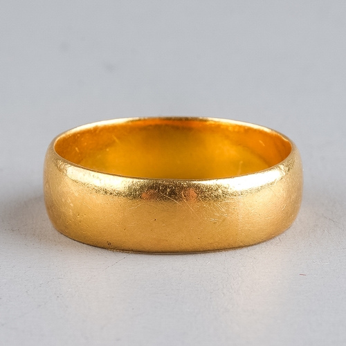 83 - A 22ct yellow gold wedding band, approx 5.8mm wide, ring size S, total gross weight approx 6.2g