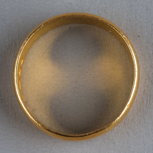 83 - A 22ct yellow gold wedding band, approx 5.8mm wide, ring size S, total gross weight approx 6.2g