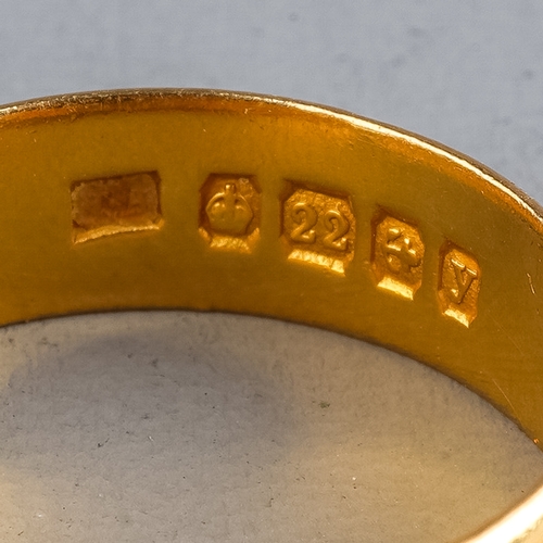 83 - A 22ct yellow gold wedding band, approx 5.8mm wide, ring size S, total gross weight approx 6.2g