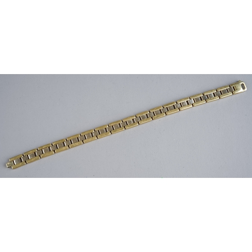 86 - A 9ct yellow gold bracelet, square links, approx 19cm long, total gross weight approx 16.1g