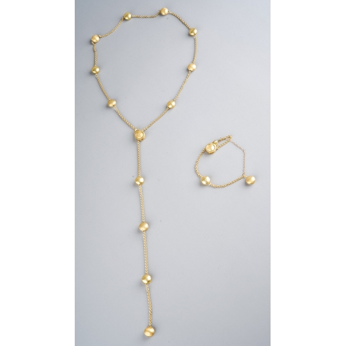 89 - Chimento - an Italian 18ct yellow gold necklace, with polished and textured oval link, alternately s... 