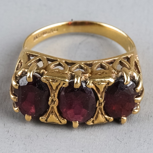 95 - A 9ct yellow gold and garnet three stone ring, size I, approx 3.1g; a 9ct gold and garnet wishbone r... 