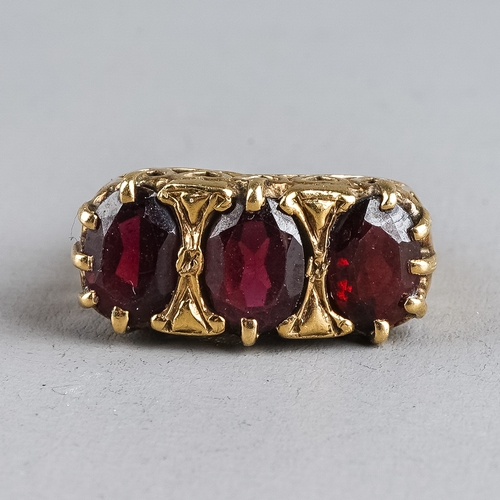 95 - A 9ct yellow gold and garnet three stone ring, size I, approx 3.1g; a 9ct gold and garnet wishbone r... 