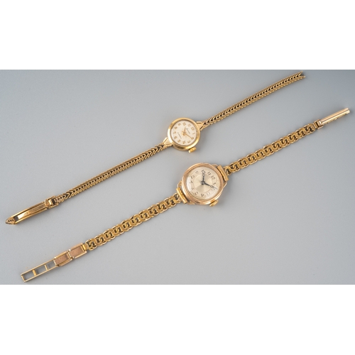 119 - A ladies 9ct yellow gold Accurist wristwatch, total gross weight approx 13.4g; a ladies 9ct gold cas... 