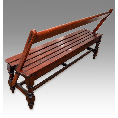 171 - An early 20th Century slatted wood tram bench with reversible back rest, on turned supports, 150cm l... 