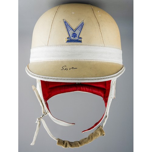 203 - Motor racing interest - Sir Stirling Moss classic white racing helmet - A 1950s style Everoak racing... 