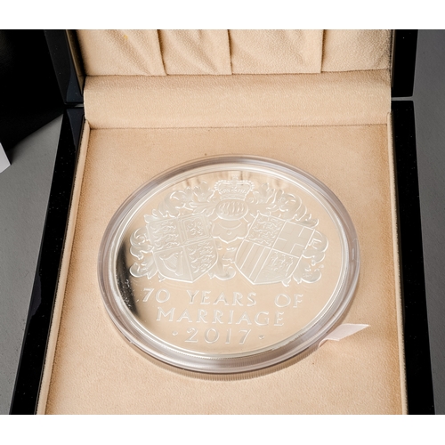 218 - A Royal Mint 1kg silver bullion coin, commemorating the platinum wedding anniversary of Queen Elizab... 