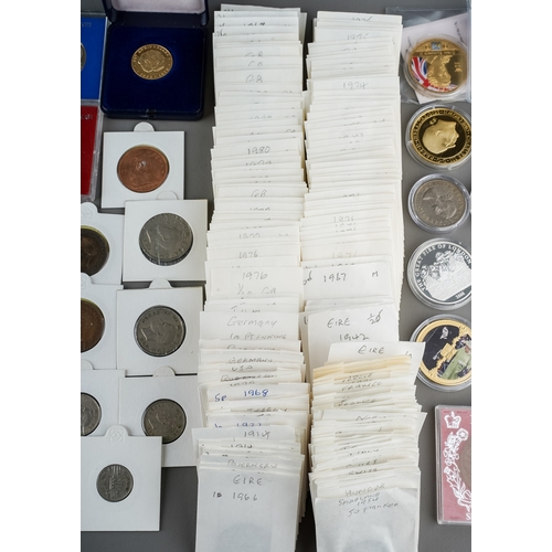 222 - A collection of coins including pre and post 1947, some silver, 1970s/1980s half pennies, commemorat... 